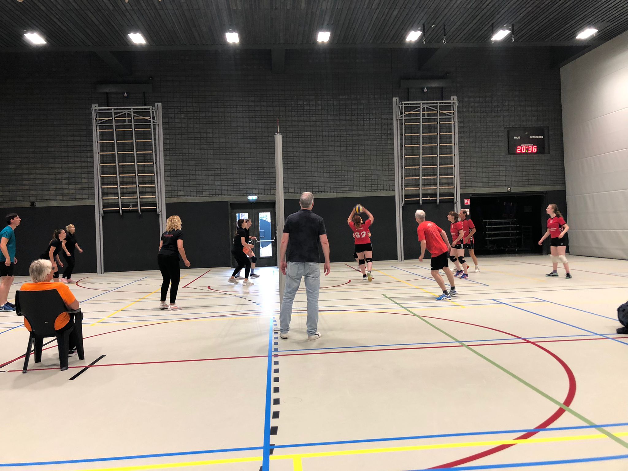 Recreanten spelen wedstrijdje tegen onze sponsor Fysiotherapie Rijnmond